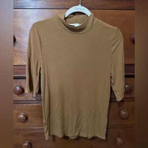 Women’s ribbed top. Fits snug. Very pretty